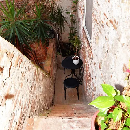 ベッド・アンド・ブレックファスト アンフィテアトロ ルッカ