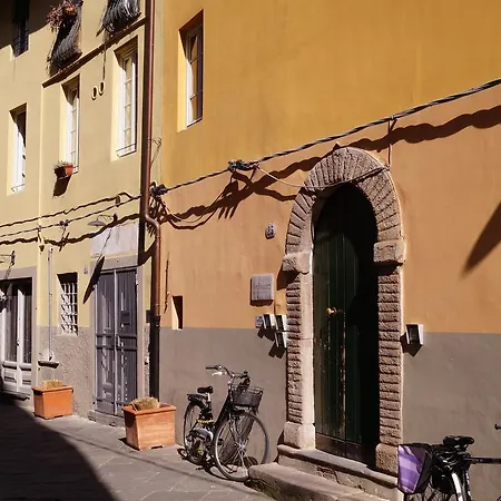 Anfiteatro לינה וארוחת בוקר לוקה